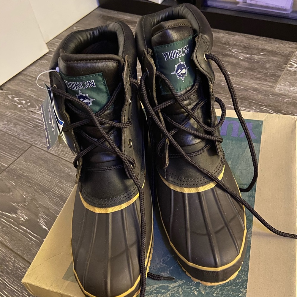Yukon boots size 10
